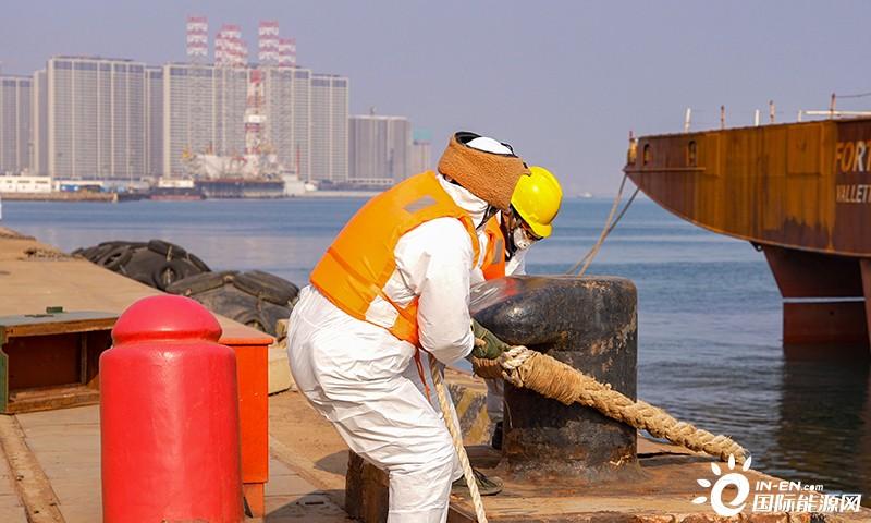 中国海油承揽的全球首例一体化建造lng工厂首个核心工艺模块顺利启航